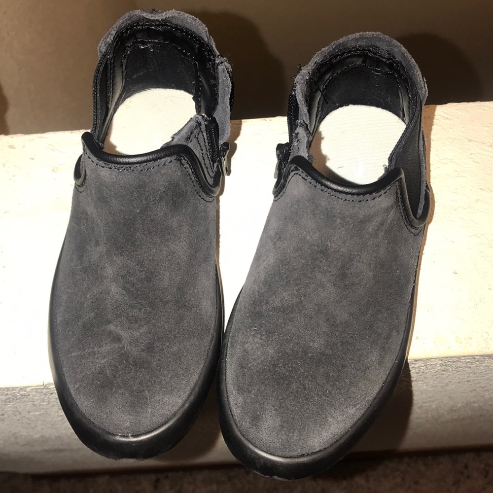 Lacoste slip ons